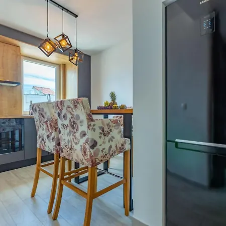 Apartmants Neli * זאדאר